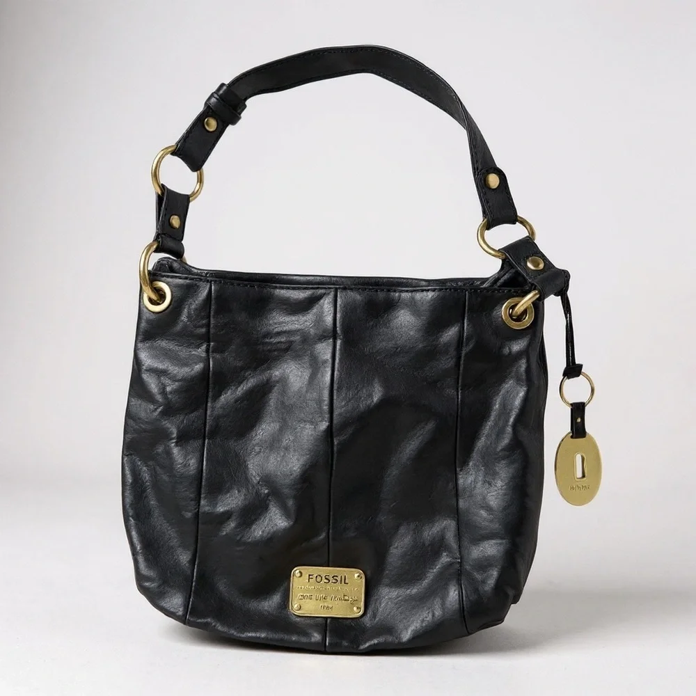 🖤 Fossil Black Leather Shoulder Bag – Vintage Style with Brass Hardware‎